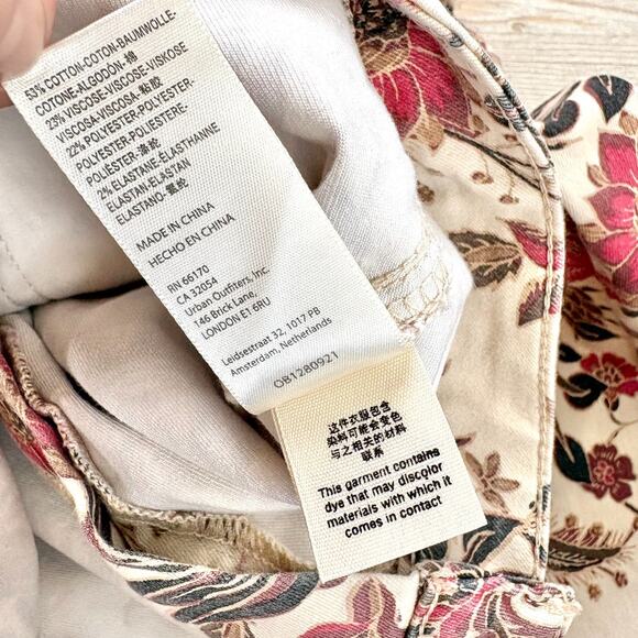 Free People We The Free Float On Floral Cropped Flare Pants | Size 26 - Picture 4 of 8